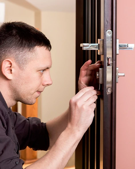 : Professional Locksmith For Commercial And Residential Locksmith Services in Evanston, IL