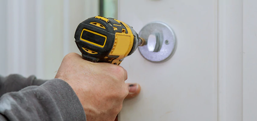 Street Locksmith For Smart Lock Repair in Evanston, IL