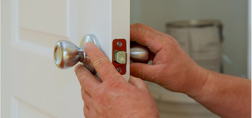 AAA Locksmiths For lock Replacement in Evanston, Illinois